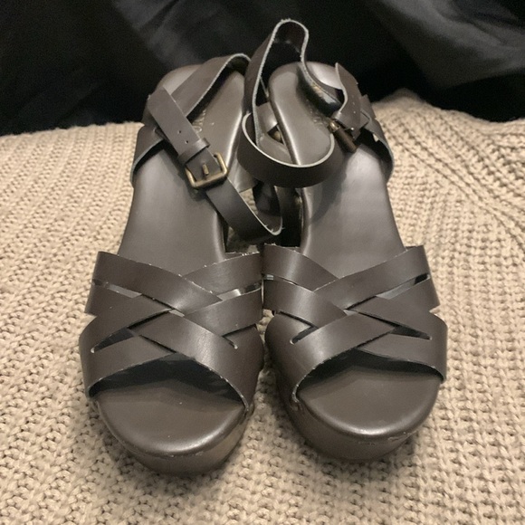 Brown Strappy Platform Sandals, size 8, Super comfy - Picture 3 of 4